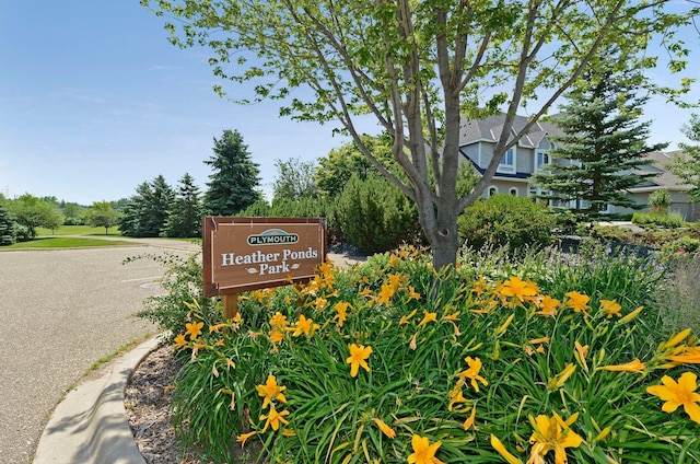 view of community / neighborhood sign
