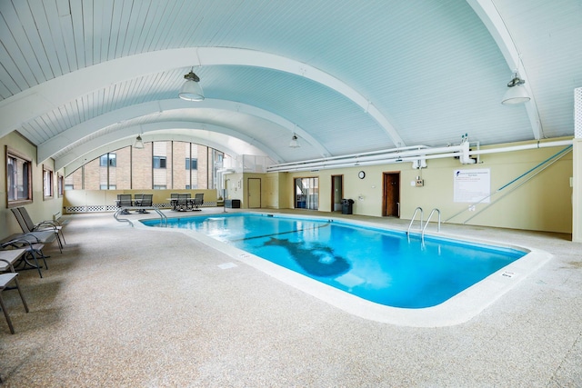 view of swimming pool
