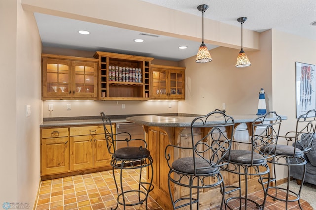 bar featuring recessed lighting, pendant lighting, wet bar, and baseboards