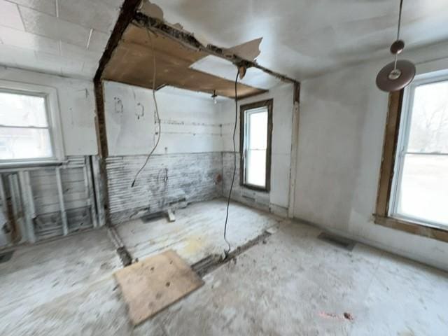 empty room featuring a healthy amount of sunlight