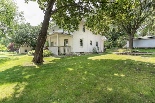 view of side of property featuring a lawn