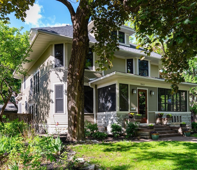1043 Lincoln Ave, Saint Paul, MN 55105 - traditional style home with a front lawn and a sunroom