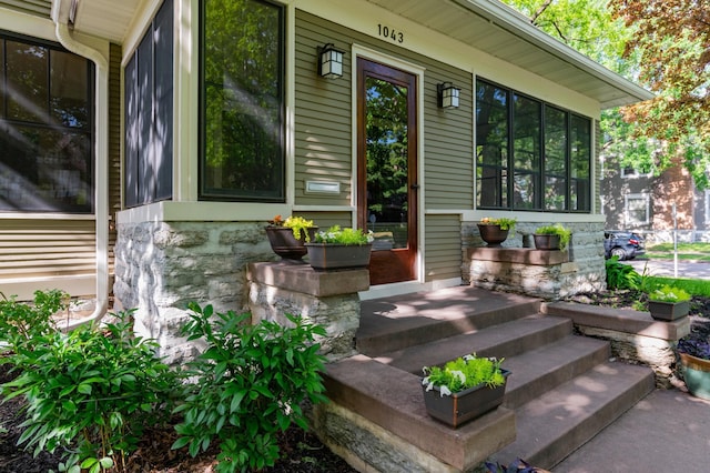 1043 Lincoln Ave, Saint Paul, MN 55105 - entrance to property with covered porch