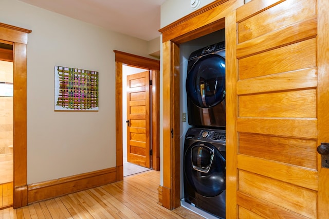 1043 Lincoln Ave, Saint Paul, MN 55105 - laundry area with stacked washing machine and dryer, light wood-style flooring, and baseboards