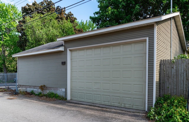 1043 Lincoln Ave, Saint Paul, MN 55105 - view of detached garage