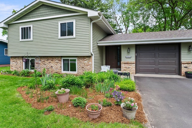 216 Richard Ave SE, Isanti, MN 55040 - tri-level home with a garage, driveway, and a front yard