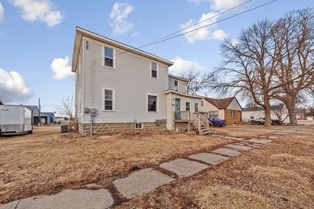 107 6th Ave SE, Waseca, MN 56093 - back of house with a residential view