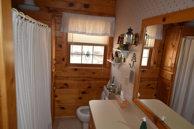 30472 Lightning Pass Unit 1, Turtle Creek Twp, MN 56443 - bathroom featuring toilet, wallpapered walls, and curtained shower