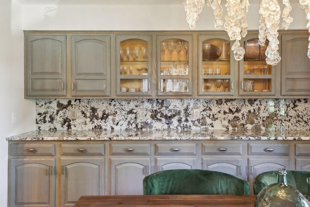 1055 Nelson Dr, Shoreview, MN 55126 - bar featuring backsplash