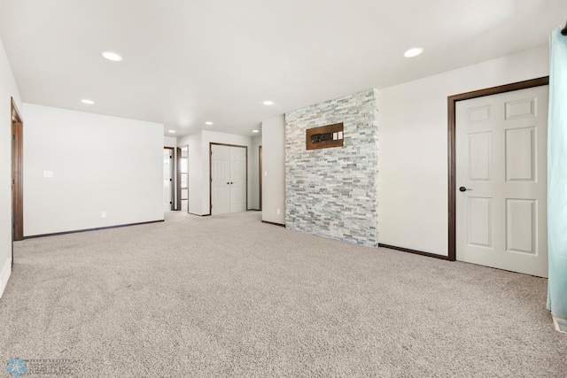 empty room featuring carpet floors, recessed lighting, and baseboards