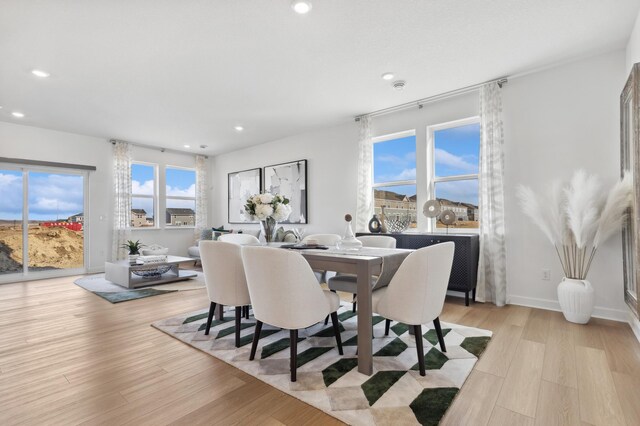dining space featuring recessed lighting, light wood-style floors, and baseboards