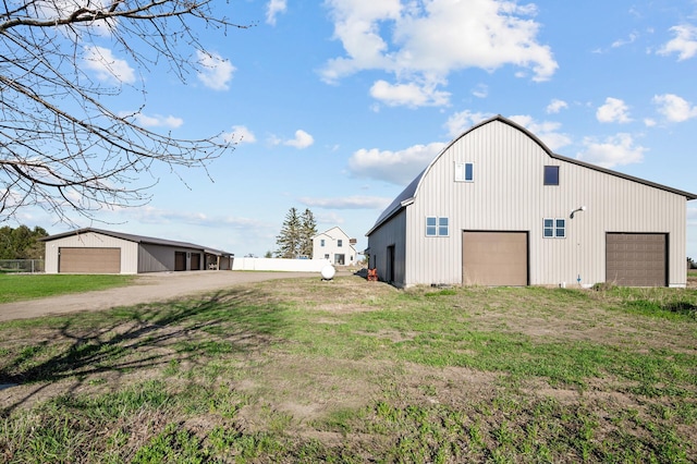 view of outdoor structure featuring an outbuilding and dirt driveway