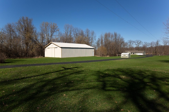 view of yard with an outbuilding and an outdoor structure