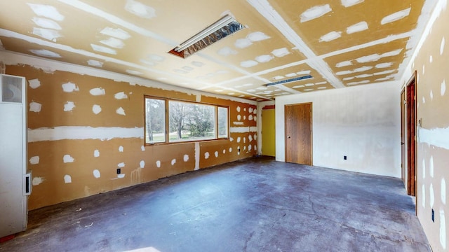 spare room featuring concrete floors