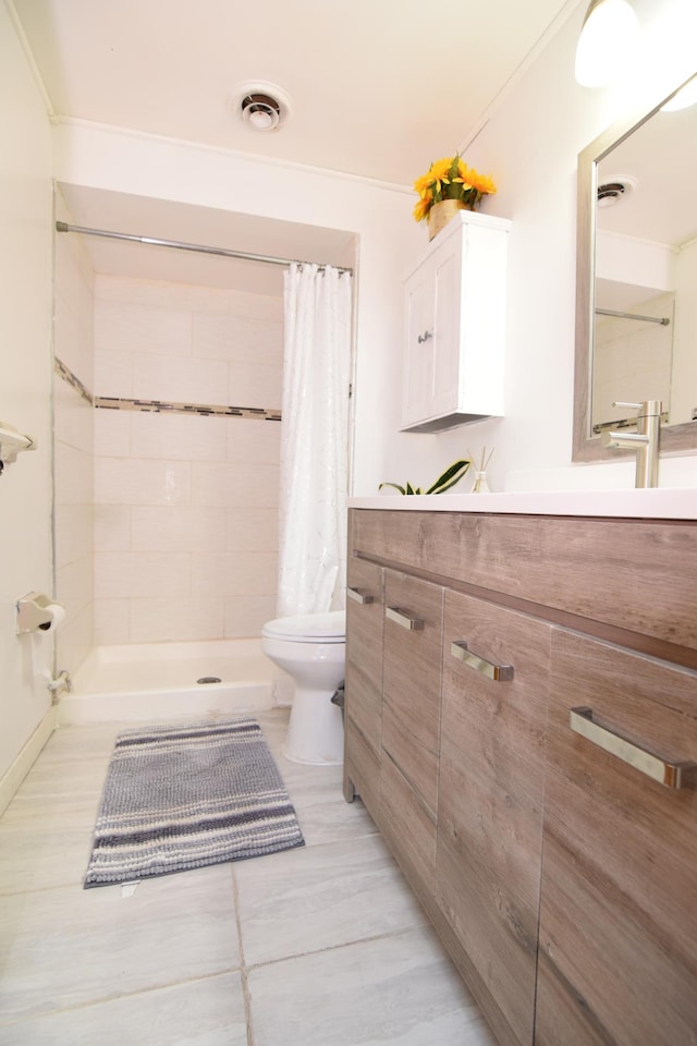 5634 142nd St W, Apple Valley, MN 55124 - full bath featuring toilet, vanity, tiled shower, and ornamental molding