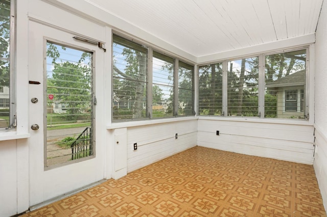1287 Avon St N, Saint Paul, MN 55117 - unfurnished sunroom with tile patterned floors