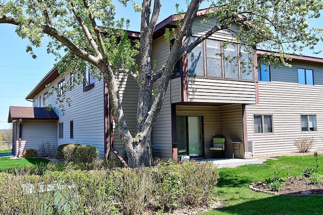 222 Sargent Dr Unit 102, Red Wing, MN 55066 - rear view of property with a patio