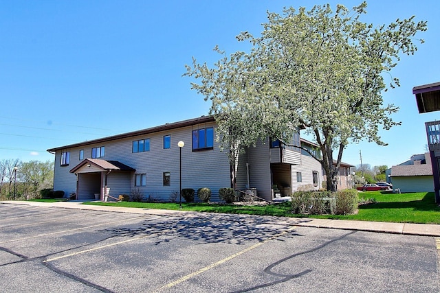 222 Sargent Dr Unit 102, Red Wing, MN 55066 - townhome / multi-family property with uncovered parking