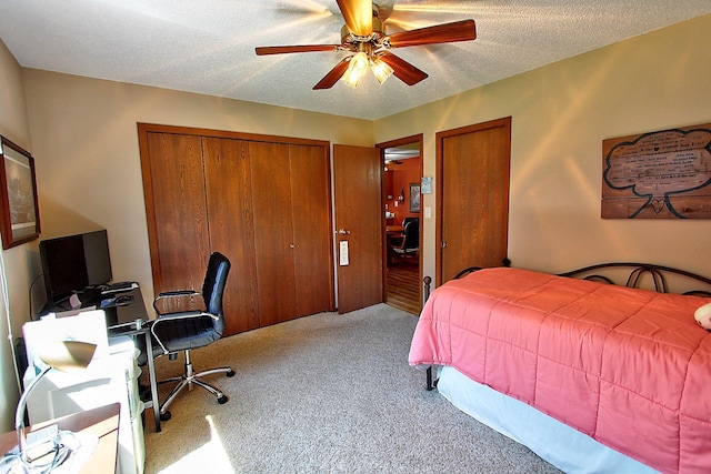 222 Sargent Dr Unit 102, Red Wing, MN 55066 - carpeted bedroom with a ceiling fan and a textured ceiling