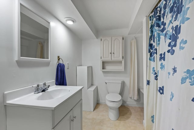 1791 Lois Dr, Shoreview, MN 55126 - full bath featuring vanity, toilet, tile patterned floors, baseboards, and shower / bath combo with shower curtain