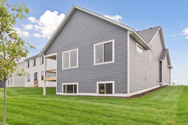 12439 Drayton Trl, Apple Valley, MN 55124 - rear view of property featuring a yard