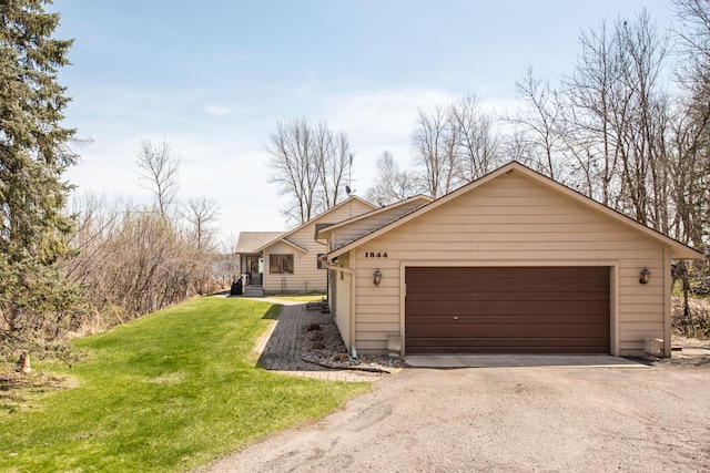 1844 Mount Carmel Dr NE, Alexandria, MN 56308 - view of front of home with a front yard