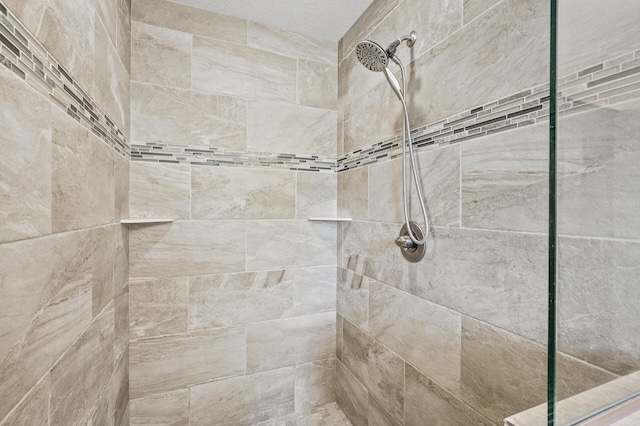 2895 Thunder Bay Ct, Little Canada, MN 55117 - bathroom with a tile shower