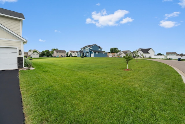 1581 Philipp Way, Shakopee, MN 55379 - view of grassy yard featuring a residential view