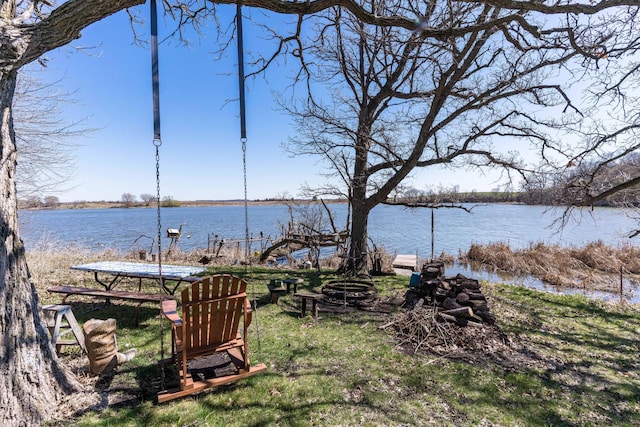 view of yard featuring a water view