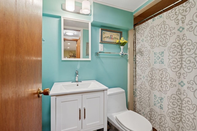 bathroom with toilet, vanity, and curtained shower