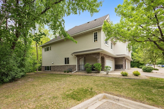 view of front facade featuring an attached garage, a front lawn, concrete driveway, and roof with shingles