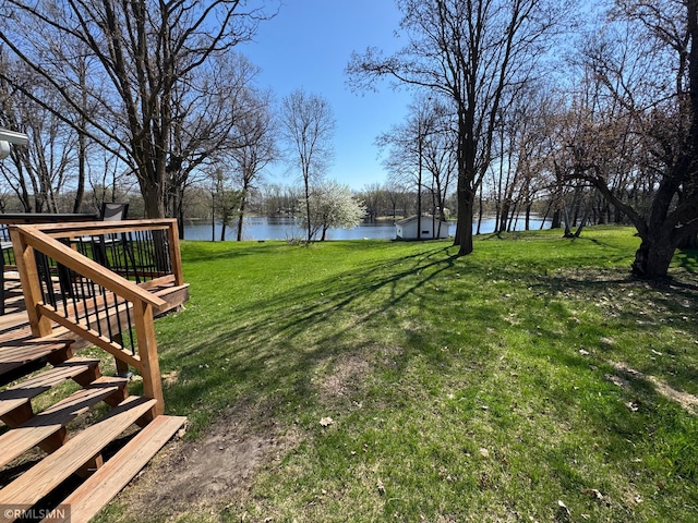 view of yard featuring a water view