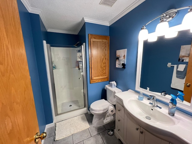 full bath featuring toilet, a textured ceiling, a shower stall, and visible vents