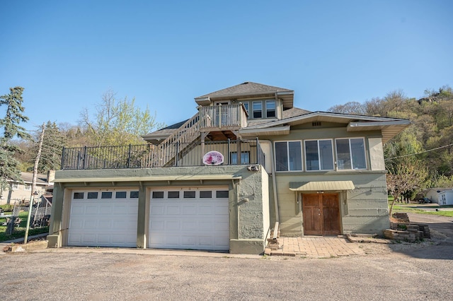 560 7th St, Red Wing, MN 55066 - view of front of house featuring driveway and a balcony
