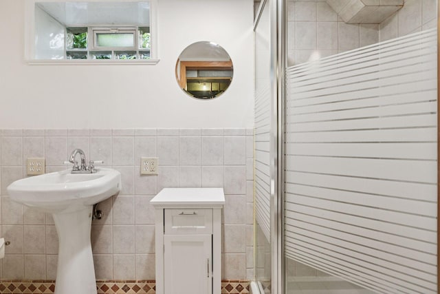 5620 Stevens Ave, Minneapolis, MN 55419 - full bath featuring a stall shower