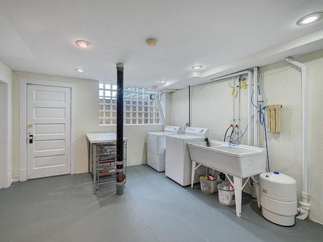 760 Linwood Ave, Saint Paul, MN 55105 - laundry room featuring washing machine and clothes dryer and recessed lighting