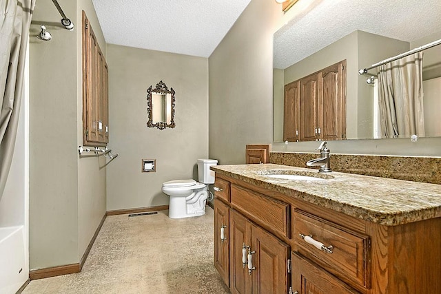 204 10th Ave N, Cold Spring, MN 56320 - full bath with vanity, curtained shower, and a textured ceiling