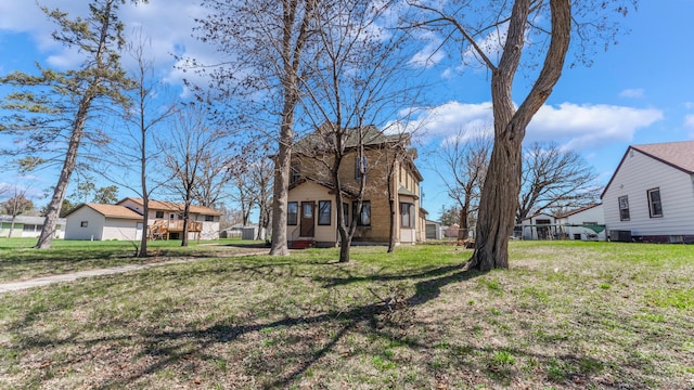 view of yard featuring a residential view