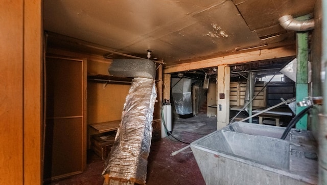 misc room with a sink and washer / clothes dryer