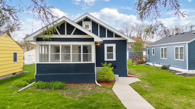 bungalow-style home featuring stucco siding and a front yard