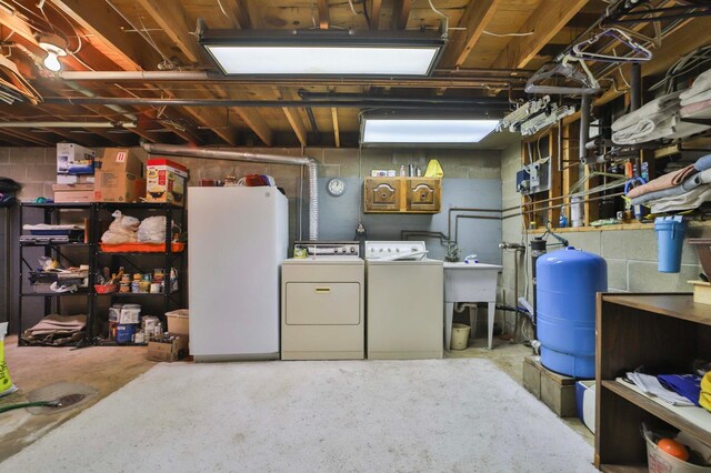 2072 Bluebill Ln SW, Nisswa, MN 56468 - unfinished below grade area featuring washing machine and clothes dryer, a water pressure tank, and a sink
