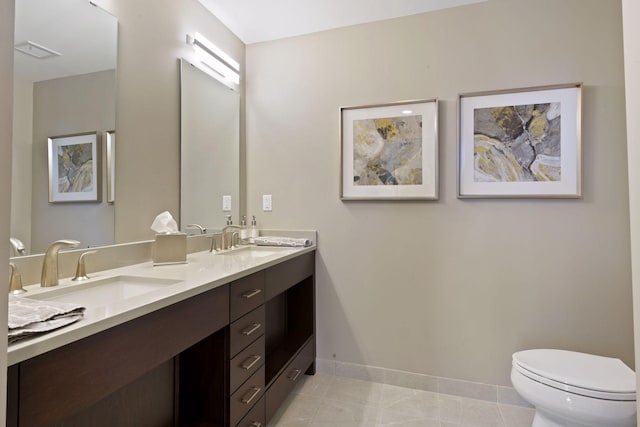 full bath featuring a sink, baseboards, toilet, and visible vents