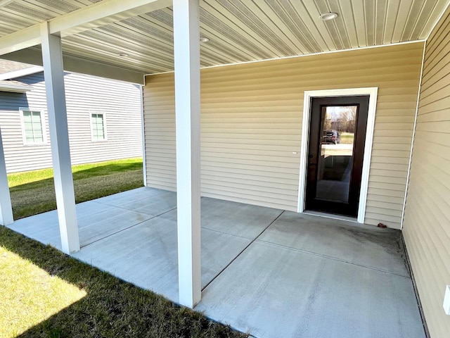 entrance to property featuring a patio area