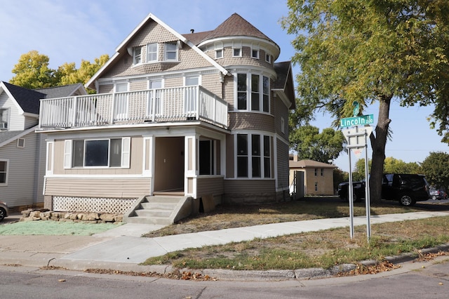 238 Lincoln St, Mankato, MN 56001 - victorian-style house with a balcony