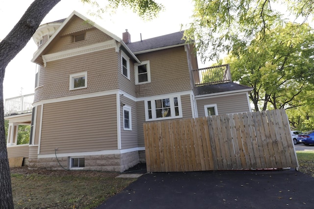 238 Lincoln St, Mankato, MN 56001 - view of side of property with fence and a chimney