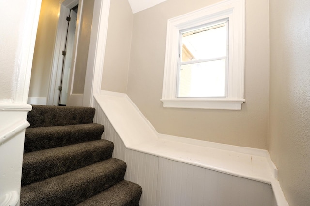 238 Lincoln St, Mankato, MN 56001 - view of staircase