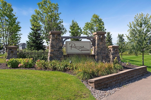 view of community / neighborhood sign