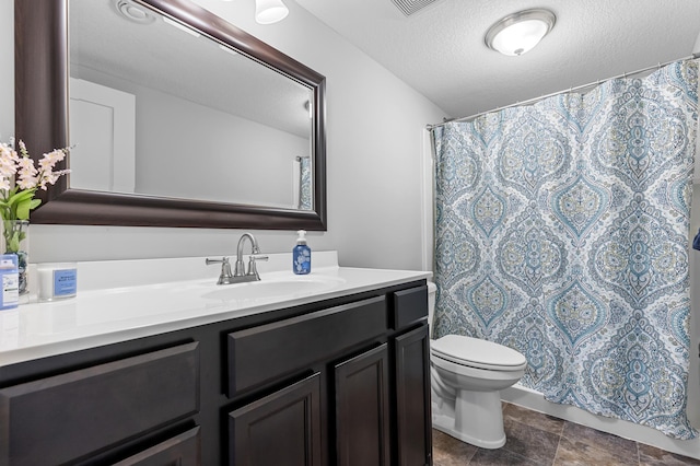 full bath with toilet, vanity, a shower with curtain, and a textured ceiling