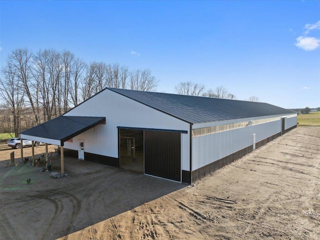 view of outdoor structure featuring an outdoor structure