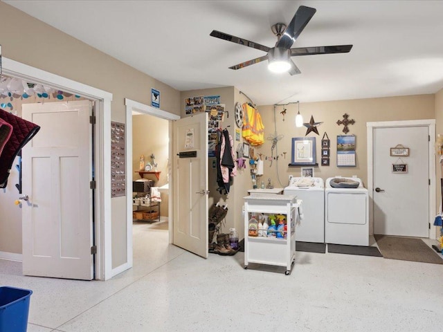 laundry room featuring independent washer and dryer and a ceiling fan